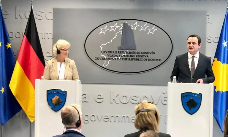 Lambrecht: Espero que haya nuevas dinámicas en Kosovo-Serbia