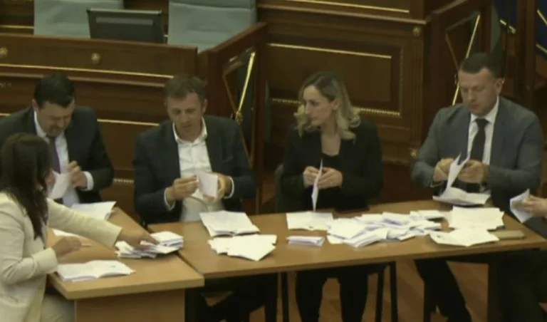 None of the four candidates managed to get enough votes for constitutional judge, second round begins