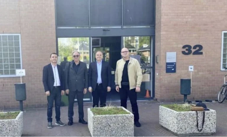 Enver Hoxhaj visite Thaci et Veselin à La Haye : J'ai vu son énergie et sa détermination à gagner la bataille