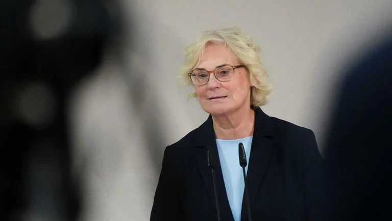 Deutschlands Verteidigungsminister startet Besuch des westlichen Balkans