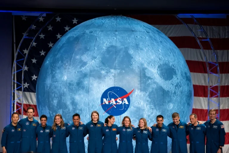 NASA will send nudo graphics to space to contact aliens