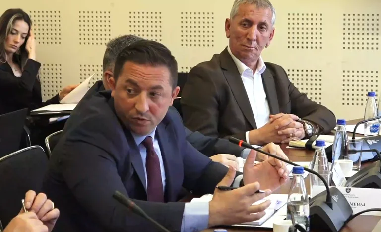 Mehe parle d'importance, mais ne parle pas du Fonds de sécurité.