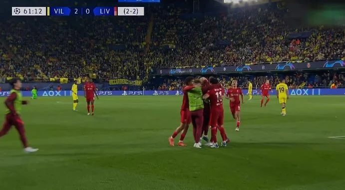Ça ne ressemble pas beaucoup, mais ça marque quand Fabinho est censé être vu par le filet Willarreal.