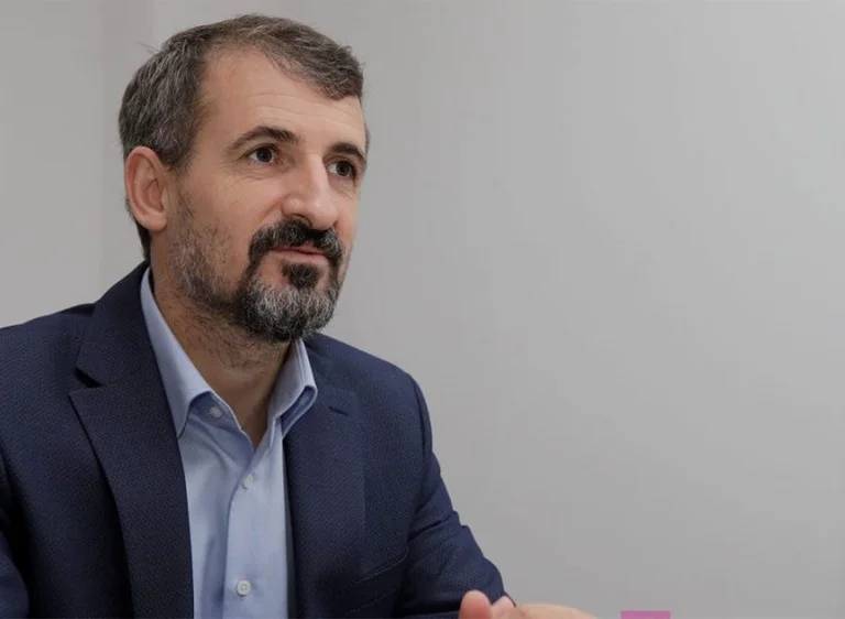 “Egal, was Macht sagt, die Demokratie und die Pressefreiheit sind schlechter als sie waren”