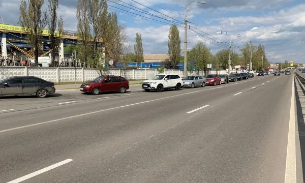 Kiev's fuel shortage, long lines created at several gas stations