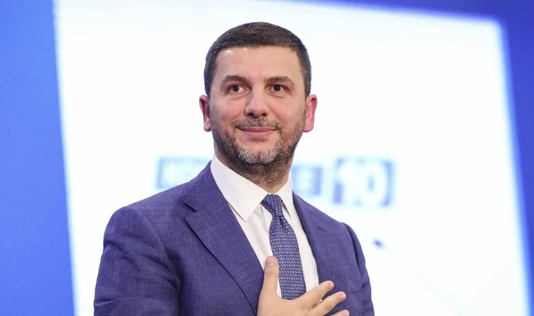 Memli Krasniqi calls on the Government for transparency: Stop insults, threats, links to journalists