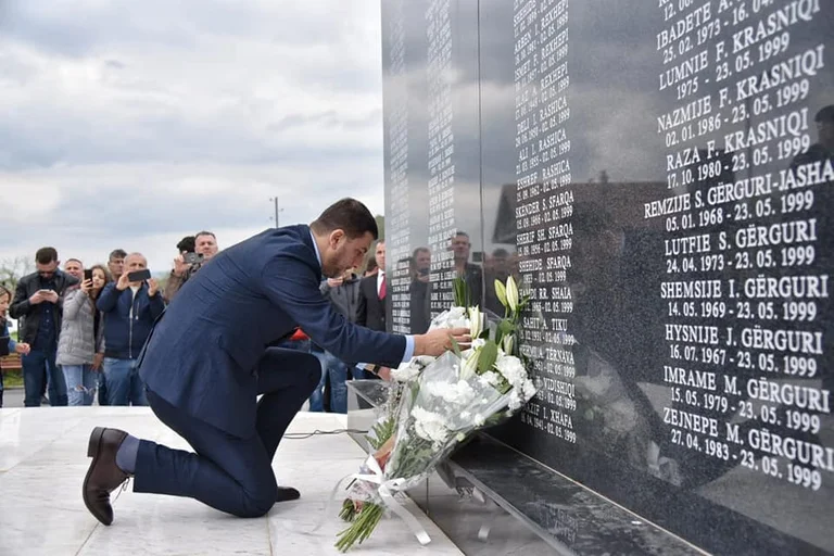 Krasniqi in Studi, ricorda l'uccisione di 116 civili disarmati da paramilitari serbi