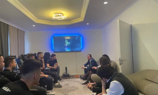 Albin Kurti visits Kosovo CS team:GO, Bad News Eagles