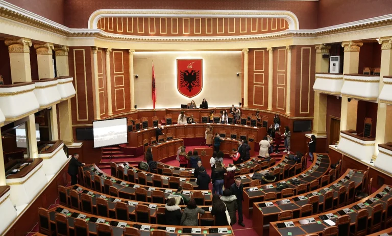 Les discussions de Zelensky demain au Parlement albanais commencent
