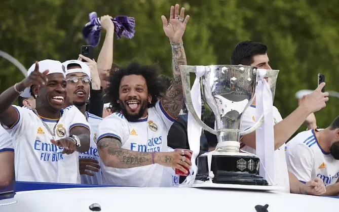 Due club non si sono congratulati con il titolo di campionato del Real Madrid, Barcellona non ci appartiene.