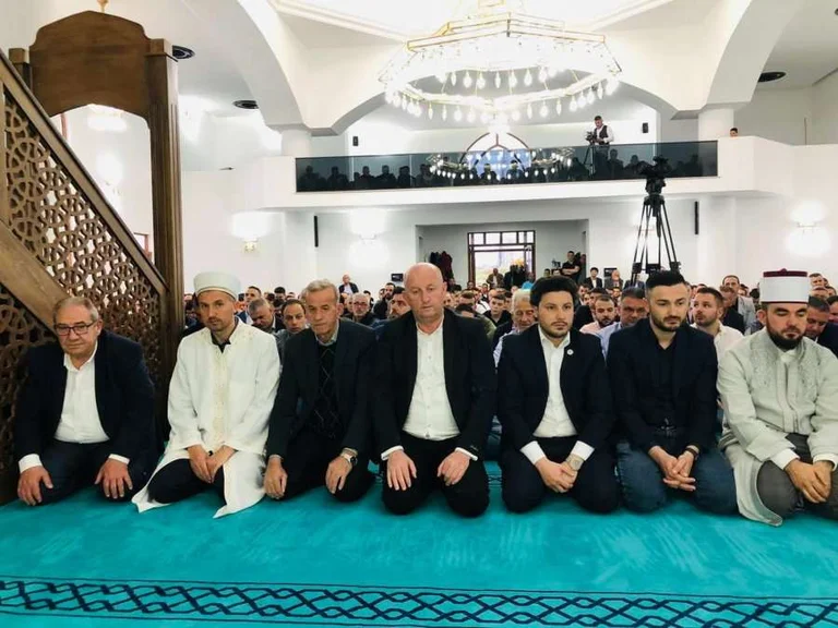 Abazoviqi gratuliert Fiter Bajrami von der Großen Moschee in Ulcinj