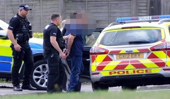 Albanés arrestado en Inglaterra, transportaba drogas a la nación