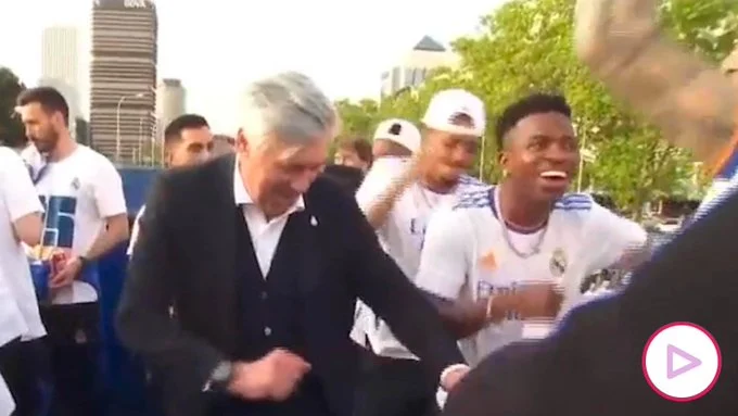Anceplott danse dans le style Winnicius, devient viral sur les réseaux sociaux