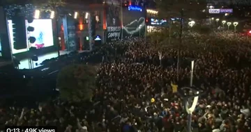 Was eine Partei, was ein Nervenkitzel, die Fans von Trabzonspor “zu ihrem Team-Ziel vor der Titelparty herausreißen”.