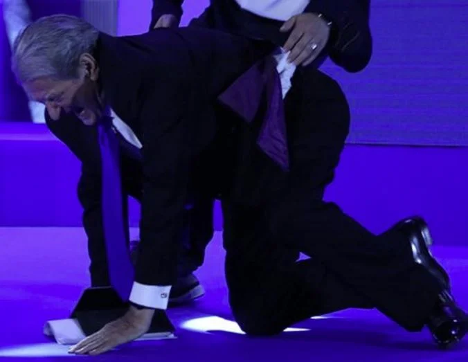 Video pubblicato, questo è quando Sali Berisha cade sul palco