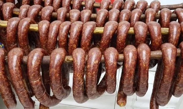 The exile is punished with more than a thousand and 600 euros, taking sausage and cheese to Germany
