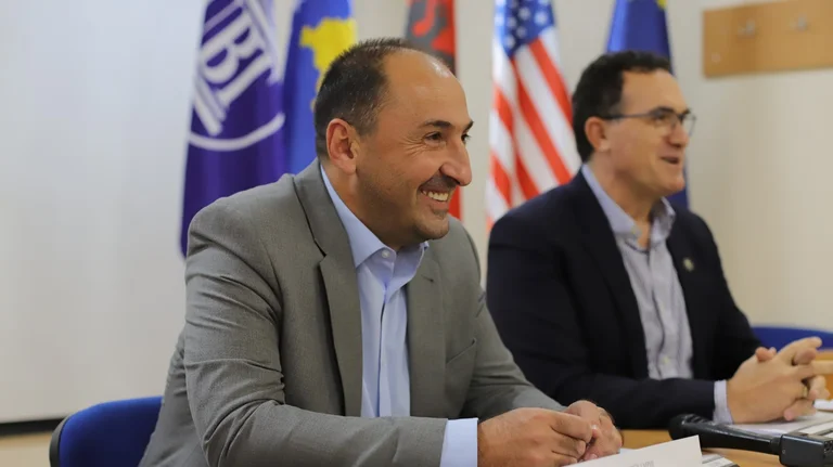 Minister Aliu is dareing to cancel UBT's decision with the municipality of the Year, as he annulled Rama's progress.