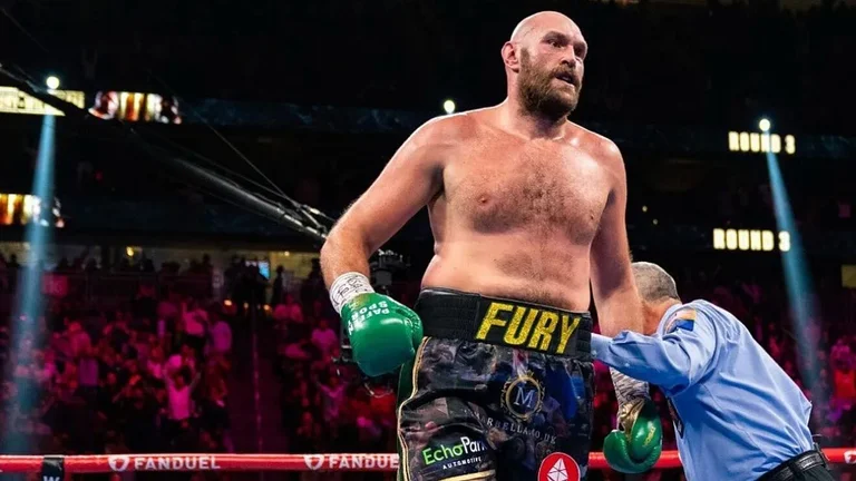 Tyson Fury shows whether he will fight Alexander Usyk