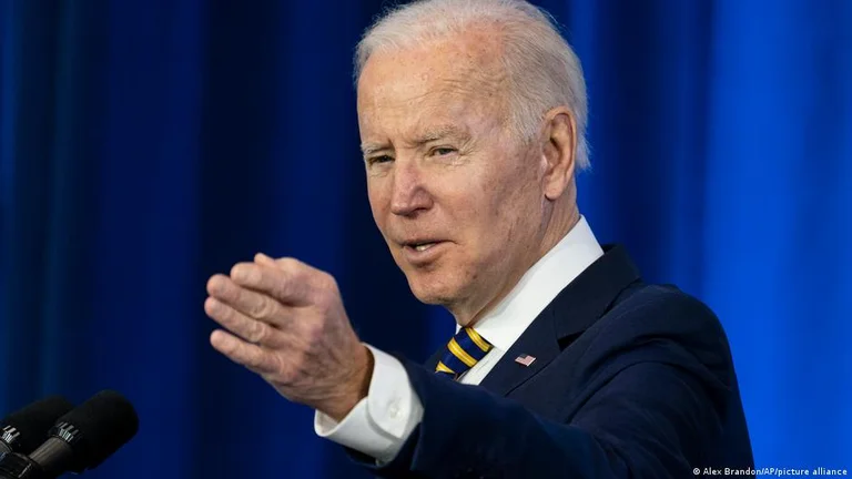 Biden offre une nouvelle aide de 33 milliards de dollars à l'Ukraine, doit être approuvée par le Congrès