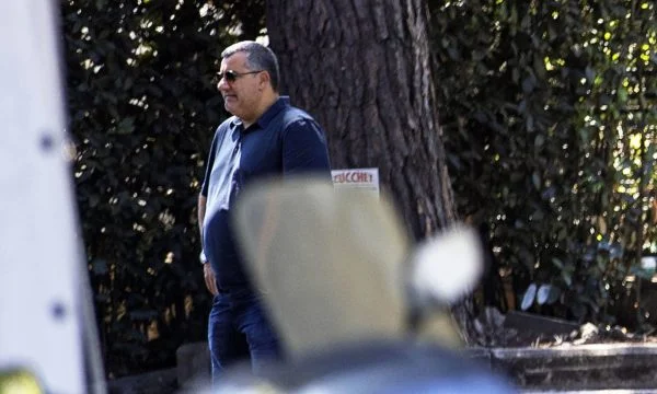 Italian hospital denies the news: Mino Raiola isn't dead. He's in serious condition.