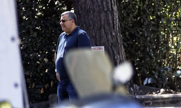Das italienische Krankenhaus verweigert die Nachrichten: Mino Raiola ist nicht tot. Er ist in ernstem Zustand.