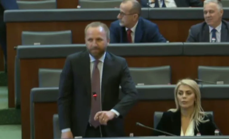 Tahiri si scusa dopo il rimprovero che ha colpito il Parlamento: era sotto l'influenza.