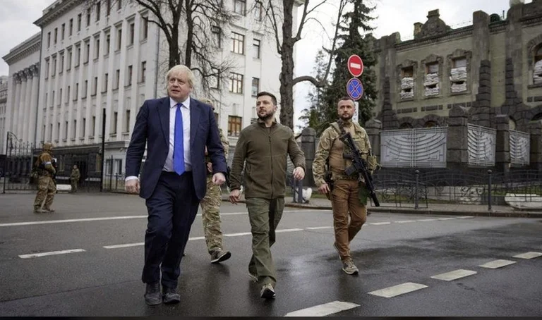 Russia now hinders visits to Kiev, threatens attacks on officials