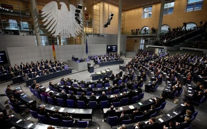 Bundestag votes '%pro, Germany will send heavy weapons to Ukraine