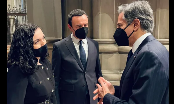 “On vient ici”, analyste américain pour les réunions de Kurt et Osman aux funérailles d'Albright