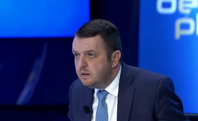 Selimi: L'accusation doit vérifier s'il a payé Albin Kurti quelqu'un pour le statut de vétéran, avait-il des droits?