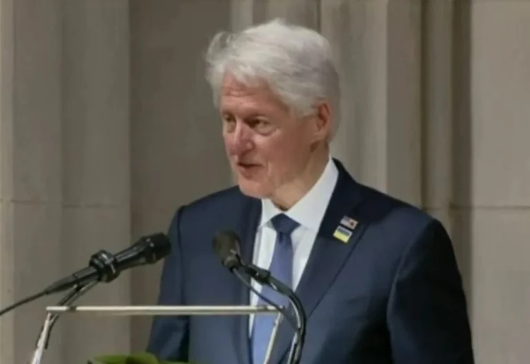 Clinton a dit à Albright avant de mourir: Il m'a dit quel monde nous partons avec nos petits-enfants et petits-enfants.