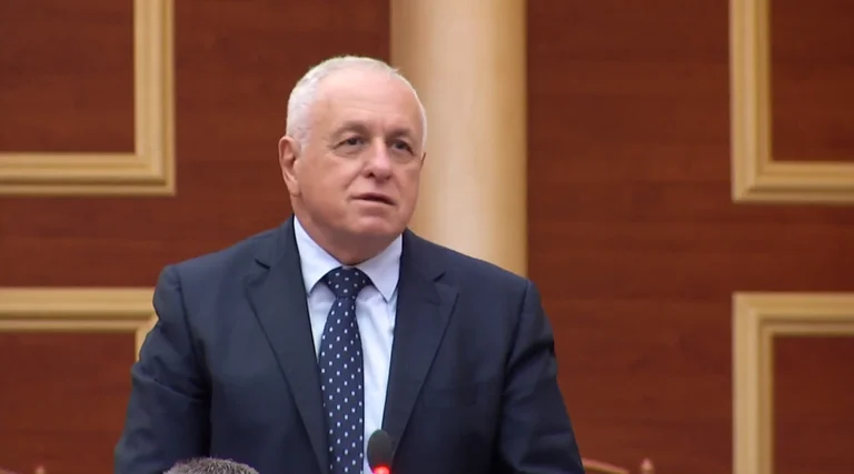 Shehu: L'Assemblée albanaise doit condamner le génocide de la Serbie contre le peuple du Kosovo