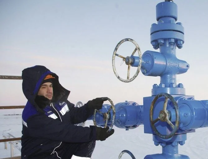 Russian Gazprom cuts Bulgaria, Poland's supply short of paying gas in ruble