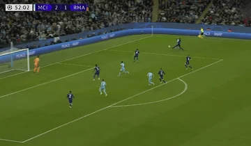 Sie haben nie ein Spiel schöner als das gesehen. Fernandino mit einem unglaublichen Bogen, Faden macht ihre Schulpflicht.