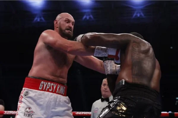 Whyte non accetterà la sconfitta di Fury: mi ha spinto con le mani, non è legale.