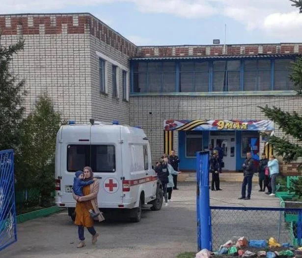 Un homme tue deux enfants et un professeur d'école, puis lui-même en Russie