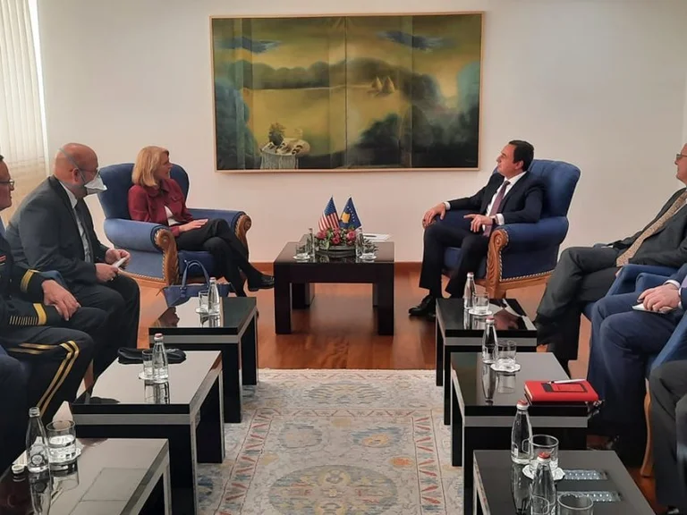 Début de la rencontre du Premier ministre Kurti avec de hauts responsables américains, Donfried et Escobar
