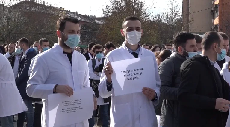 Specialists protest again: We're being discriminated against, the minister of M.H.A. S.H.H.A. accepts a meeting.