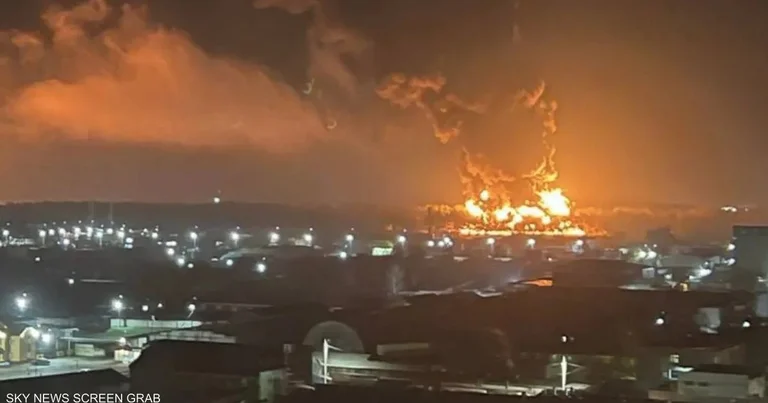 Un incendie massif a éclaté dans un dépôt de pétrole à Bryansk, en Russie