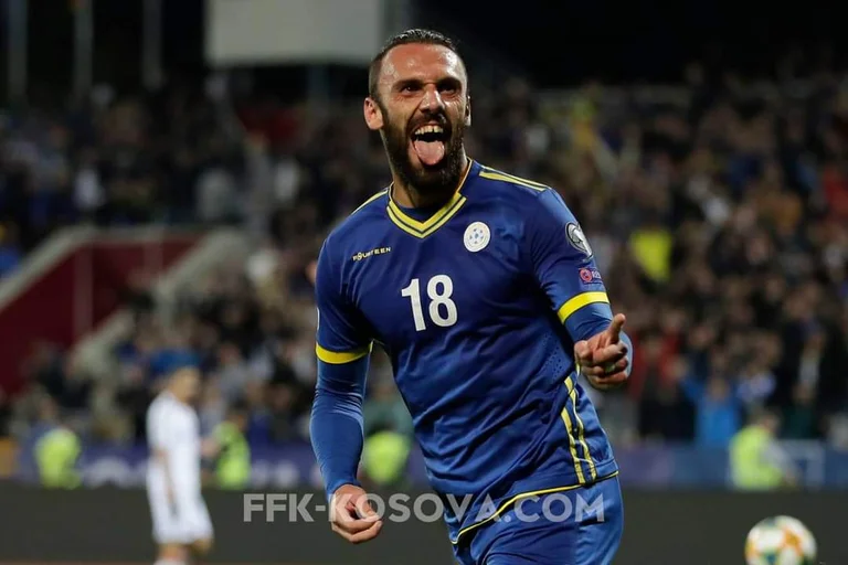 E' cosi' che si congratula con il 28o compleanno della UEFA per Vedat Muriq.