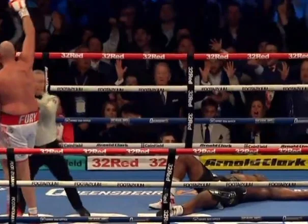 Hai notato questo dettaglio? Guarda che quando Dillian Whyte cadde a terra, la sua gamba cominciò a tremare.