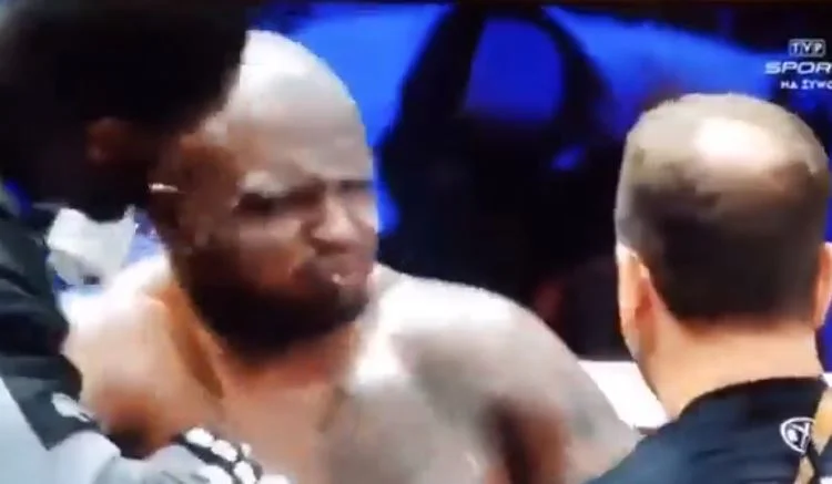 Keiner bemerkte das. Kameras nahmen gerade die Interessen von Dillian Whyte auf Tyson Fury auf.