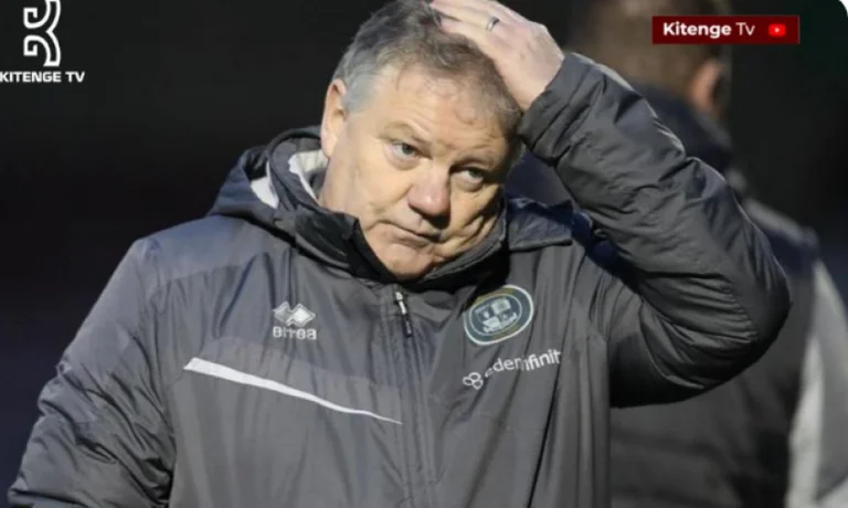 Happens in England, a batuta “pa salt” at the conference suspends coach