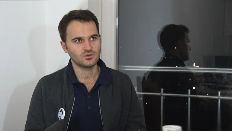 Krasniqi au sujet du scandale financier de Berisha : le gouvernement semble être impliqué