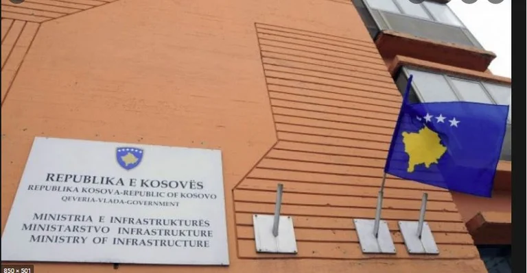 Infrastructure Ministry Officials From Work to Court, Then Charged Back to Work