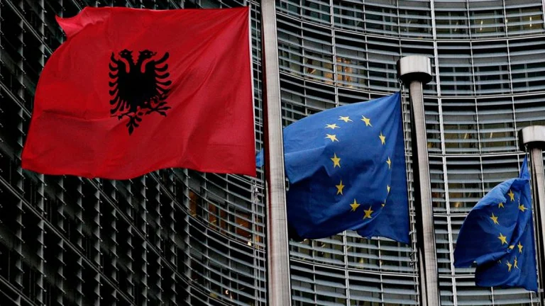 Quasi la metà dei tedeschi, i francesi si oppongono all'Albania nell'UE