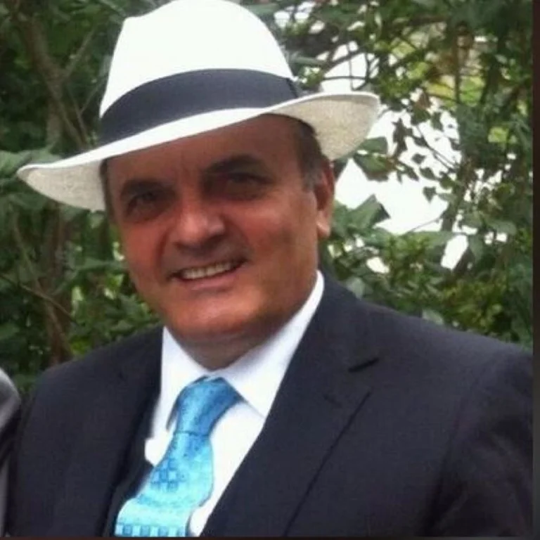Sadri Ramabaja comforts Martin Berishaaj: Rimanete in verticale il mio amico