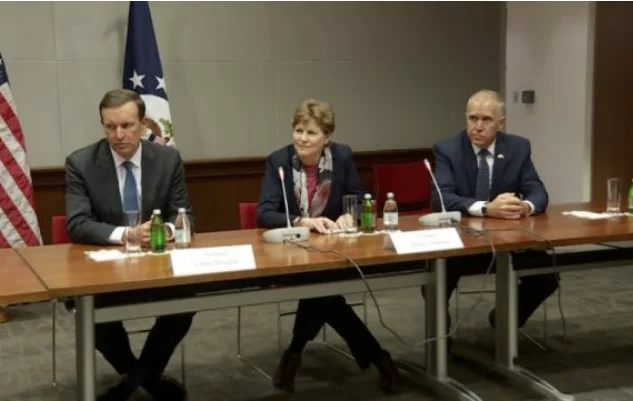 Profiling Wer sind die drei US-Senatoren, die heute Kosovo besucht haben