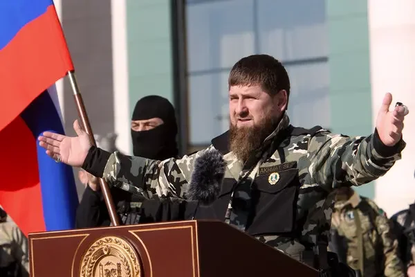 Er besitzt Chechen Cadyrov: Heute nehmen wir Marioupolis.