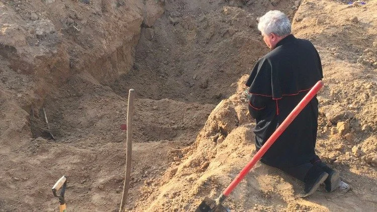 Mass Friedhof in Kiew entdeckt